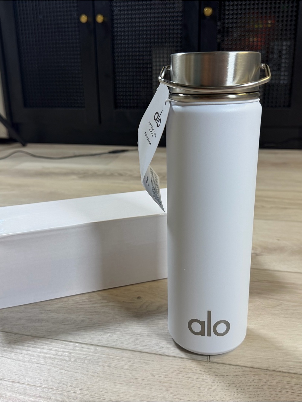 Alo Yoga Stainless Steel Water Bottle White 22 oz Insulated BPA Free New